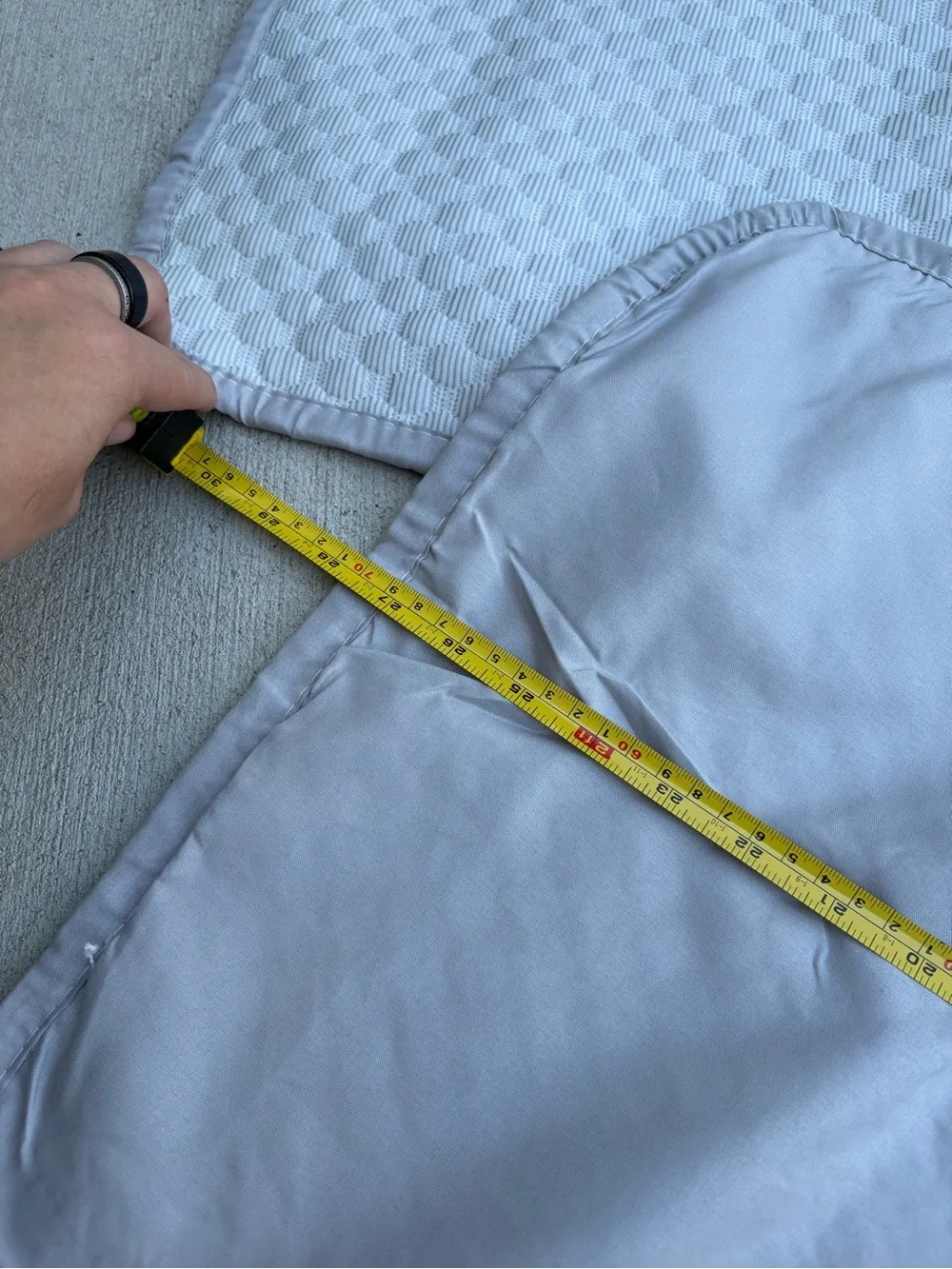 2 WATERPROOF PILLOW SHAMS